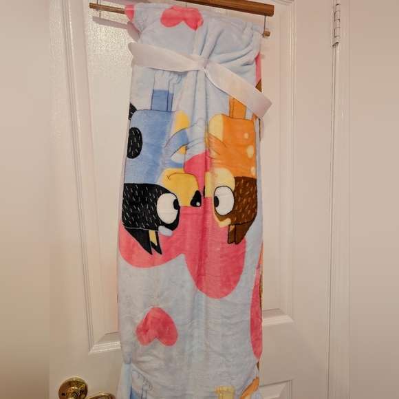 Last One! NWT Disney Ludo Bluey Blanket Throw Bandit, Chili, Bluey, And Bingo - Picture 6 of 7